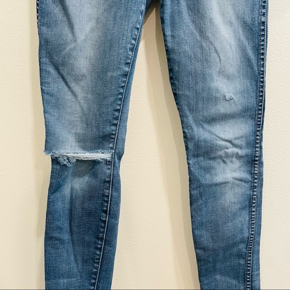 Madewell 10” High Rise Skinny Chewed Him Distressed Jean - Picture 7 of 7